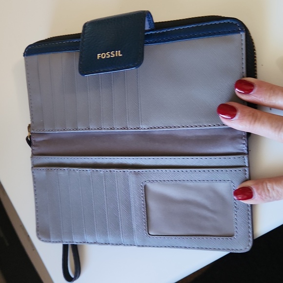 Fossil Wristlet/Wallet - Picture 2 of 3